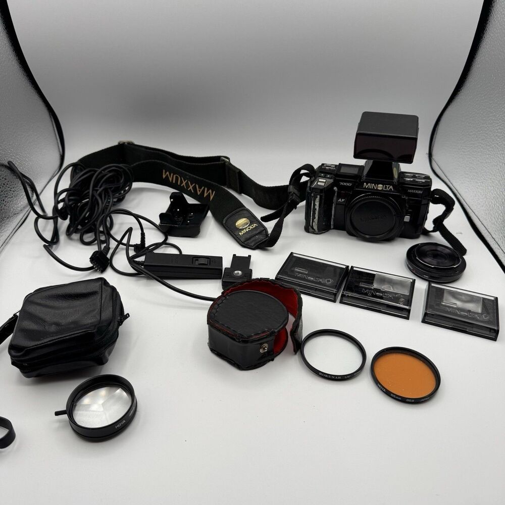 Minolta Maxxum 7000 Camera Lot w/ 35-70mm Lens & Accessories AS IS